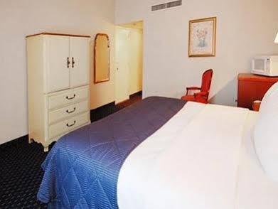 Clarion Hotel & Conference Center ノーサンプトン エクステリア 写真