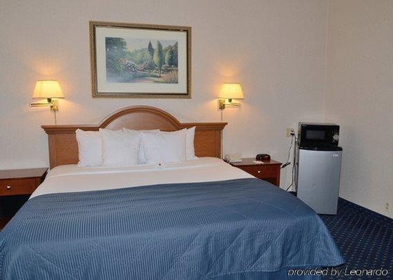 Clarion Hotel & Conference Center ノーサンプトン エクステリア 写真