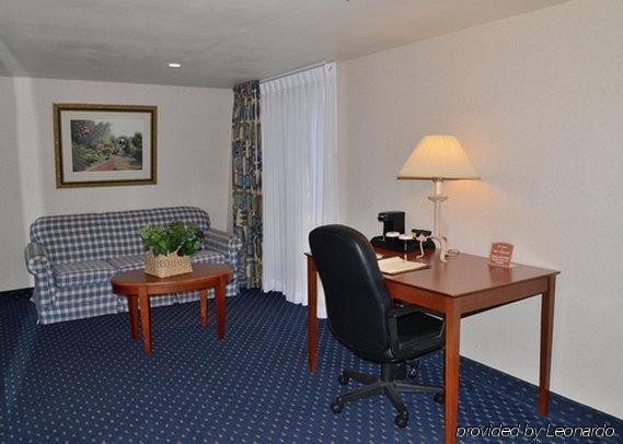 Clarion Hotel & Conference Center ノーサンプトン エクステリア 写真