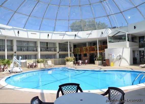 Clarion Hotel & Conference Center ノーサンプトン エクステリア 写真